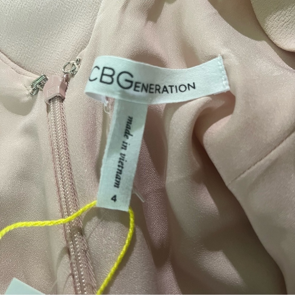 NWT BCBGGeneration Rose Colored Pink Sleeveless V-Neck Romper Size 4 - Picture 7 of 7